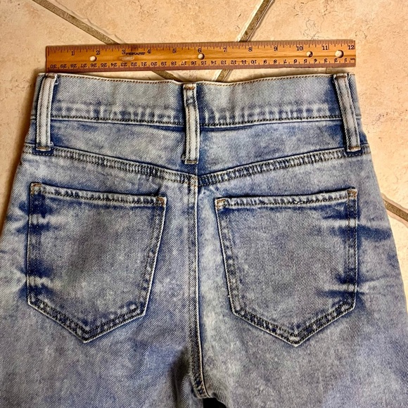 So Kohls Distressed Light Blue Teen Girl SZ 0 High Rise Mom Jeans Grunge School - Picture 7 of 8